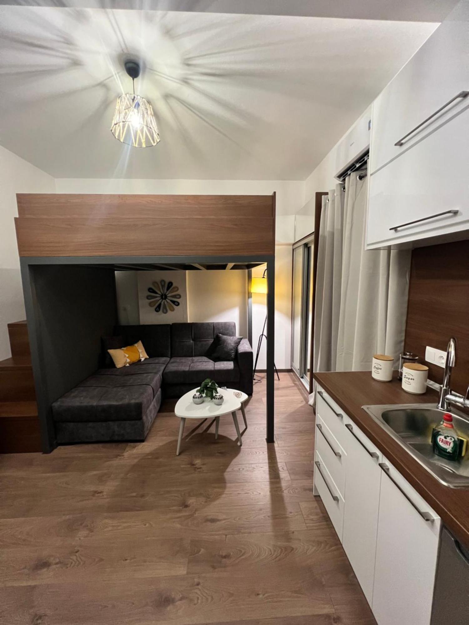 Modern Tiny House In Volos Exterior photo
